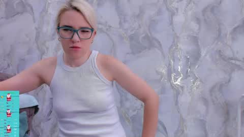 Snapshot of _miss_strawberry_ chatting on 02-11-25, 08:15 Sofia birthday october 29 online show from 02-11-25, 08:15