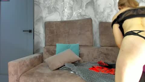 Snapshot of _miss_strawberry_ chatting on 03-21-26, 11:26 Sofia birthday october 29 online show from 03-21-26, 11:26