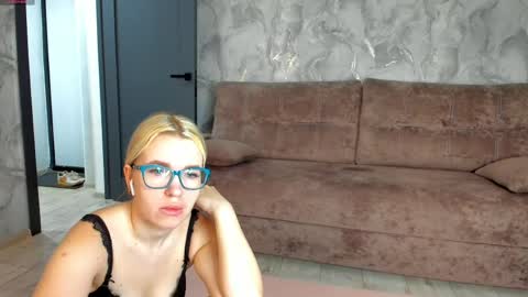 Snapshot of _miss_strawberry_ chatting on 03-30-26, 06:25 Sofia birthday october 29 online show from 03-30-26, 06:25