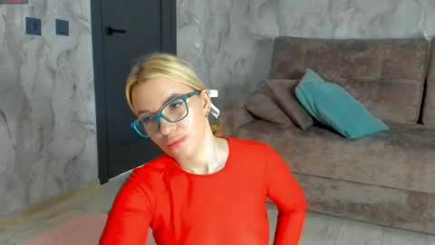 Snapshot of _miss_strawberry_ chatting on 04-01-26, 06:25 Sofia birthday october 29 online show from 04-01-26, 06:25