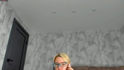 Snapshot of _miss_strawberry_ chatting on 05-12-26, 05:59 Sofia birthday october 29 online show from 05-12-26, 05:59
