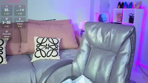 Snapshot of _miura_ chatting on 11-23-25, 01:05 MIURA online show from 11-23-25, 01:05