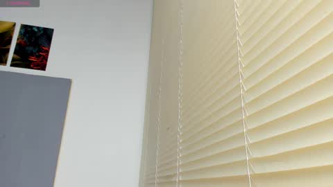 _molly_rosse_ online show from 10-27-25, 12:20