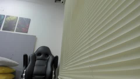 Snapshot of _molly_rosse_ chatting on 05-02-26, 12:10 _molly_rosse_ online show from 05-02-26, 12:10