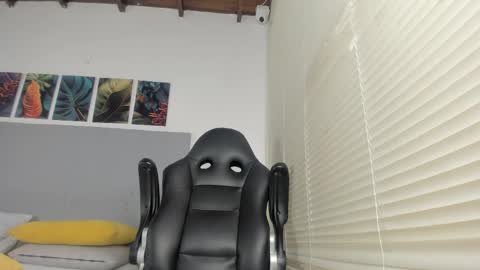 Snapshot of _molly_rosse_ chatting on 05-05-26, 12:02 _molly_rosse_ online show from 05-05-26, 12:02