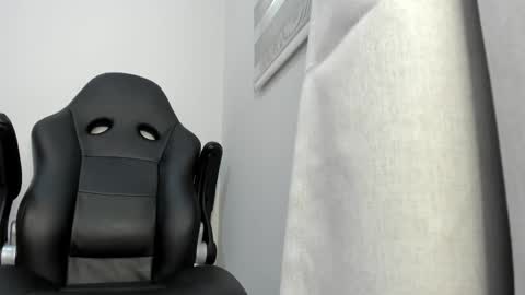 Snapshot of _molly_rosse_ chatting on 05-12-26, 11:51 _molly_rosse_ online show from 05-12-26, 11:51