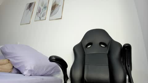 Snapshot of _molly_rosse_ chatting on 05-18-26, 12:00 _molly_rosse_ online show from 05-18-26, 12:00