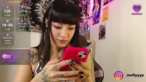 Snapshot of _mollyyyp chatting on 11-08-25, 10:48 Emmy online show from 11-08-25, 10:48