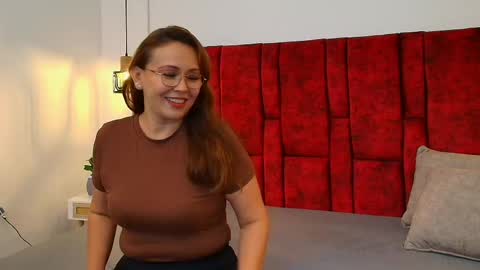 Snapshot of _monaliza_ chatting on 05-25-26, 12:33 _monaliza_ online show from 05-25-26, 12:33