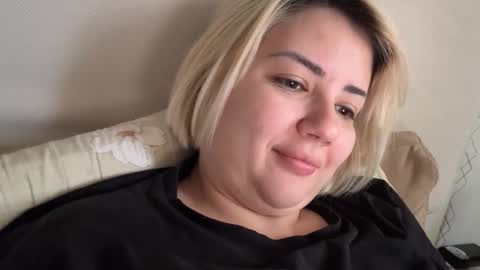 Snapshot of _morpho_ chatting on 12-20-25, 09:49 Francine Aisi Morpho - a genus of blue butterflies. online show from 12-20-25, 09:49