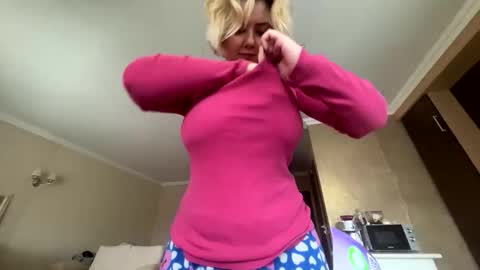 Snapshot of _morpho_ chatting on 02-05-26, 09:36 Francine Aisi Morpho - a genus of blue butterflies. online show from 02-05-26, 09:36