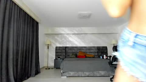 Snapshot of _myaa chatting on 02-07-25, 08:33 Maya online show from 02-07-25, 08:33