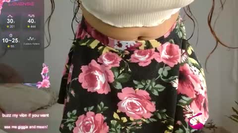 Snapshot of _nayade_ chatting on 09-21-25, 11:39 _nayade_ online show from 09-21-25, 11:39