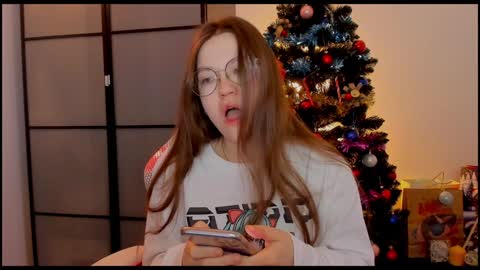 Mia with a big heart  online show from 12-31-24, 05:11