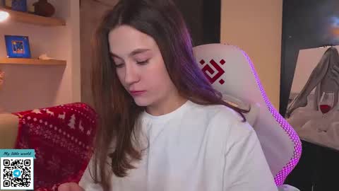 Snapshot of _nemalkovamia chatting on 12-21-25, 11:50 Mia with a big heart online show from 12-21-25, 11:50