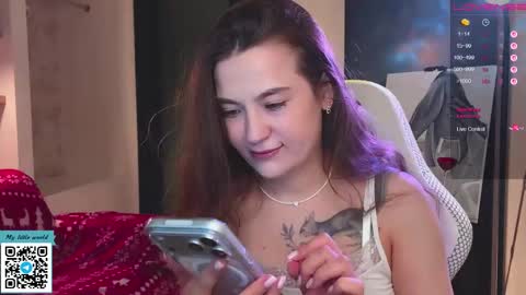 Snapshot of _nemalkovamia chatting on 01-14-26, 11:49 Mia with a big heart online show from 01-14-26, 11:49