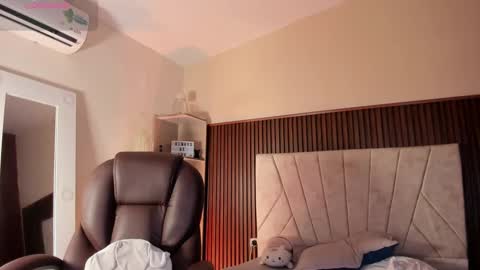 Niah  You can call me Ni or cutie haha online show from 09-15-25, 08:42