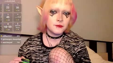 Snapshot of _nicole_meow_ chatting on 11-22-25, 11:37 Nicole online show from 11-22-25, 11:37