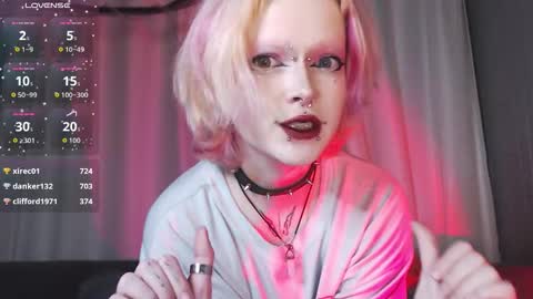 Snapshot of _nicole_meow_ chatting on 11-30-25, 01:31 Nicole online show from 11-30-25, 01:31