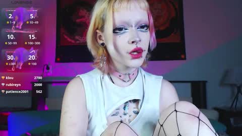 Snapshot of _nicole_meow_ chatting on 12-16-25, 03:00 Nicole online show from 12-16-25, 03:00