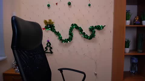 Nica online show from 12-18-24, 11:45