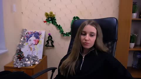 Nica online show from 12-24-24, 12:44