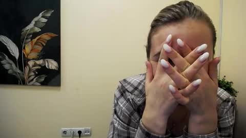 Nica online show from 09-12-25, 08:03