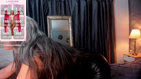 Snapshot of _nicoletteshea_ chatting on 12-20-24, 10:43 _nicoletteshea_ online show from 12-20-24, 10:43