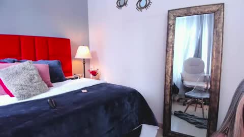 Snapshot of _nicoletteshea_ chatting on 11-19-25, 08:31 _nicoletteshea_ online show from 11-19-25, 08:31