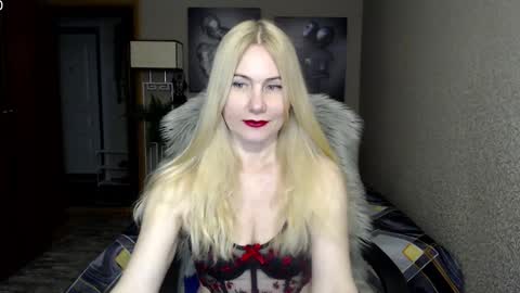 Donella    online show from 01-24-25, 08:11