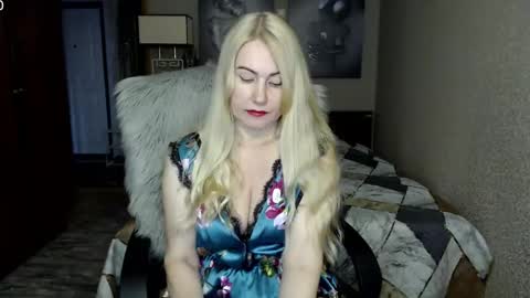 Donella    online show from 12-20-25, 05:47