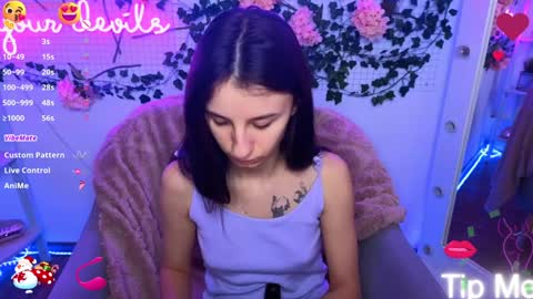 Snapshot of _nika_kik chatting on 01-14-25, 10:38 Nika online show from 01-14-25, 10:38