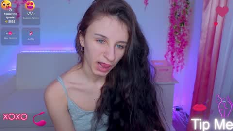 Snapshot of _nika_kik chatting on 02-06-25, 10:15 Nika online show from 02-06-25, 10:15