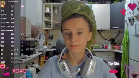 Snapshot of _nika_kik chatting on 09-16-25, 07:04 Nika online show from 09-16-25, 07:04