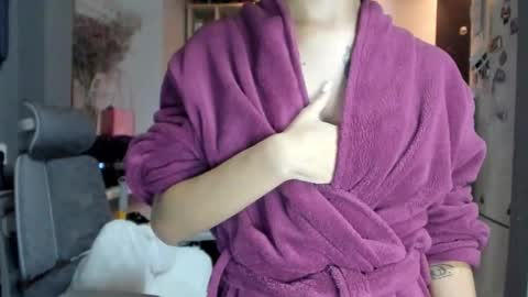 Snapshot of _nika_kik chatting on 09-28-25, 05:29 Nika online show from 09-28-25, 05:29