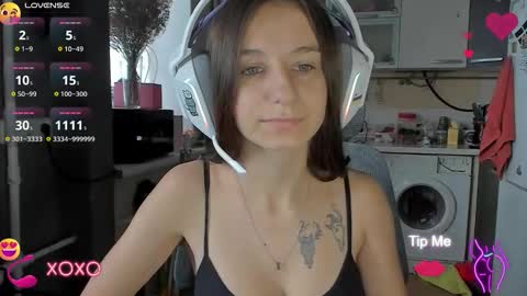 Snapshot of _nika_kik chatting on 10-07-25, 12:02 Nika online show from 10-07-25, 12:02