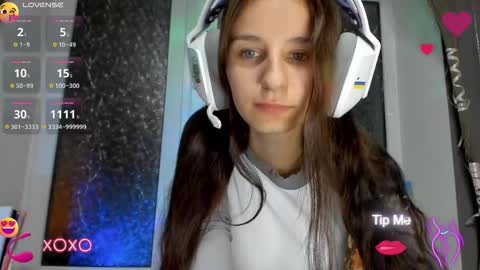 Snapshot of _nika_kik chatting on 10-19-25, 04:07 Nika online show from 10-19-25, 04:07