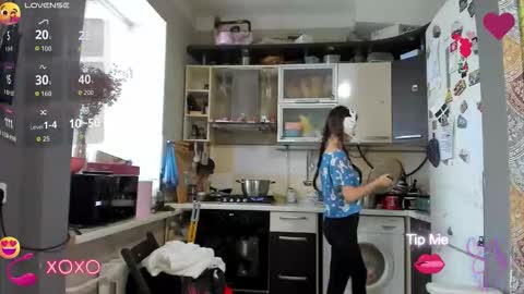 Snapshot of _nika_kik chatting on 10-31-25, 12:17 Nika online show from 10-31-25, 12:17