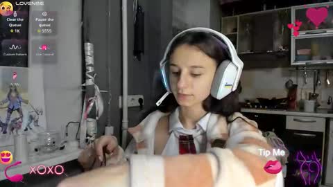 Snapshot of _nika_kik chatting on 11-11-25, 04:18 Nika online show from 11-11-25, 04:18