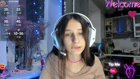 Snapshot of _nika_kik chatting on 11-17-25, 04:13 Nika online show from 11-17-25, 04:13