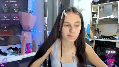 Snapshot of _nika_kik chatting on 11-28-25, 04:09 Nika online show from 11-28-25, 04:09