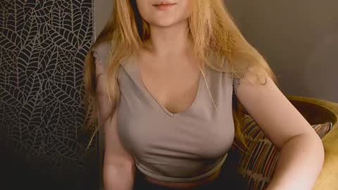 Snapshot of _o0o__ chatting on 11-07-25, 09:15 Adalin online show from 11-07-25, 09:15