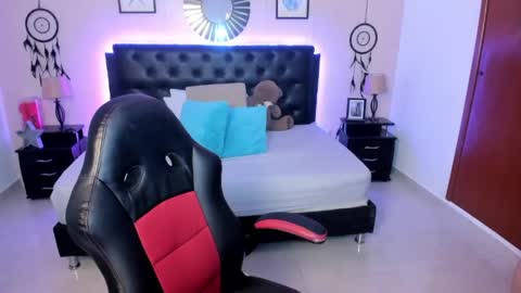 Olivia jones online show from 04-22-26, 12:18