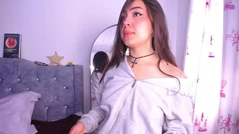 Snapshot of _pariiss chatting on 11-28-25, 01:36 Paris online show from 11-28-25, 01:36