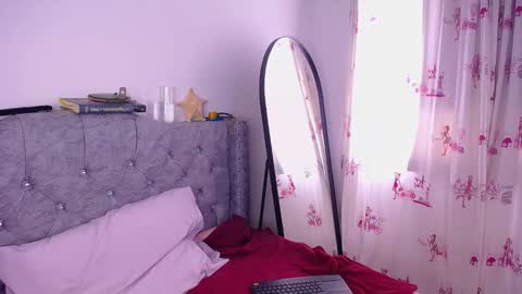 Snapshot of _pariiss chatting on 12-01-25, 02:33 Paris online show from 12-01-25, 02:33