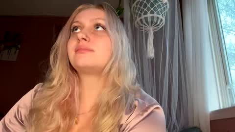 _peaceoutgirlscout_ online show from 10-28-25, 09:17