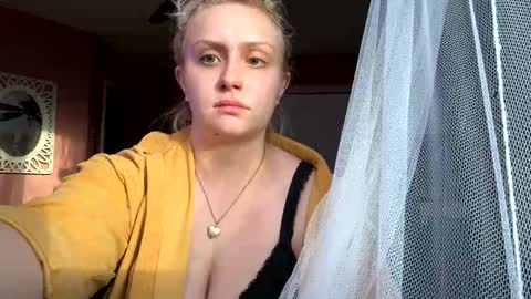 _peaceoutgirlscout_ online show from 11-04-25, 09:58