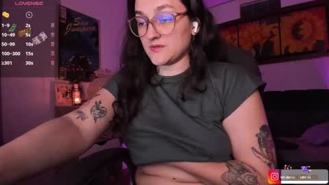 Snapshot of _peach__ chatting on 01-22-25, 04:02 violeta ig online show from 01-22-25, 04:02