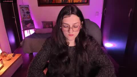 Snapshot of _peach__ chatting on 11-12-25, 04:46 violeta ig online show from 11-12-25, 04:46