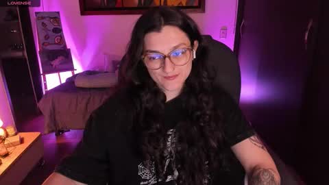 Snapshot of _peach__ chatting on 11-27-25, 04:03 violeta ig online show from 11-27-25, 04:03